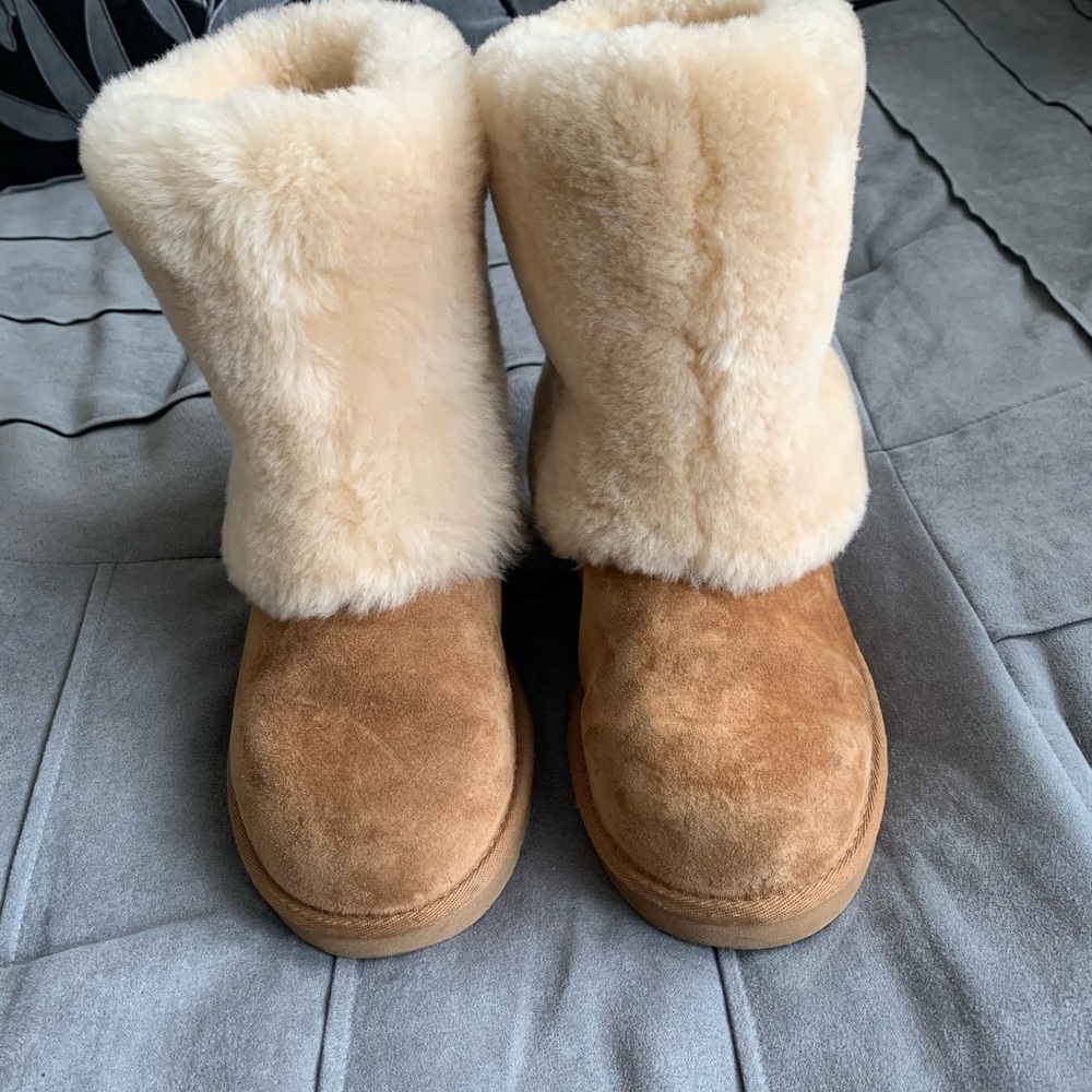 Uggs - Picture 2 of 7